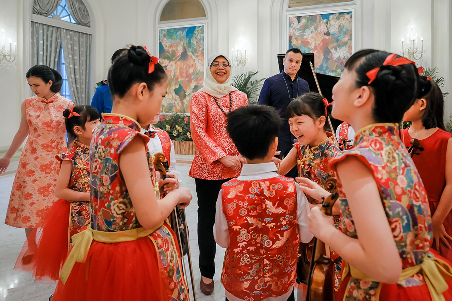 President Halimah engaging with performers from the Nanyang Academy of Fine Arts’ School of Young Talents at the Istana open house on Jan 23, 2023. ST PHOTO: GAVIN FOO
