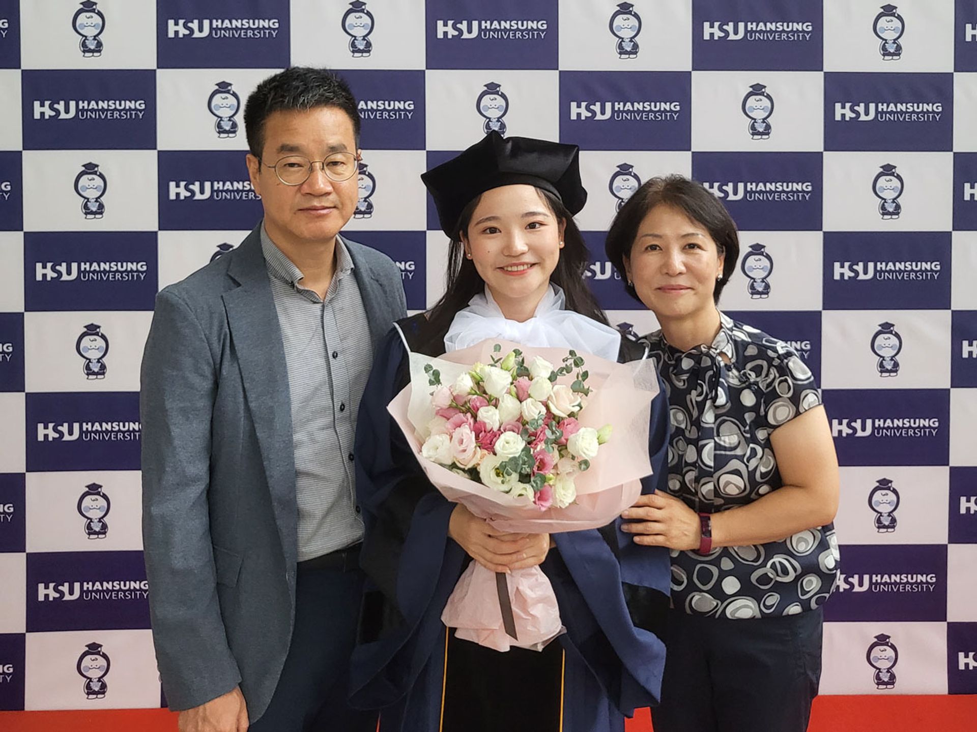 The  family at Ms Lee Sang-eun’s university graduation ceremony. PHOTO: SUNNY KANG